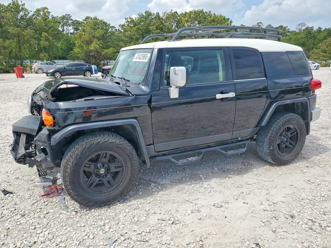 Salvage Toyota FJ Cruiser Image