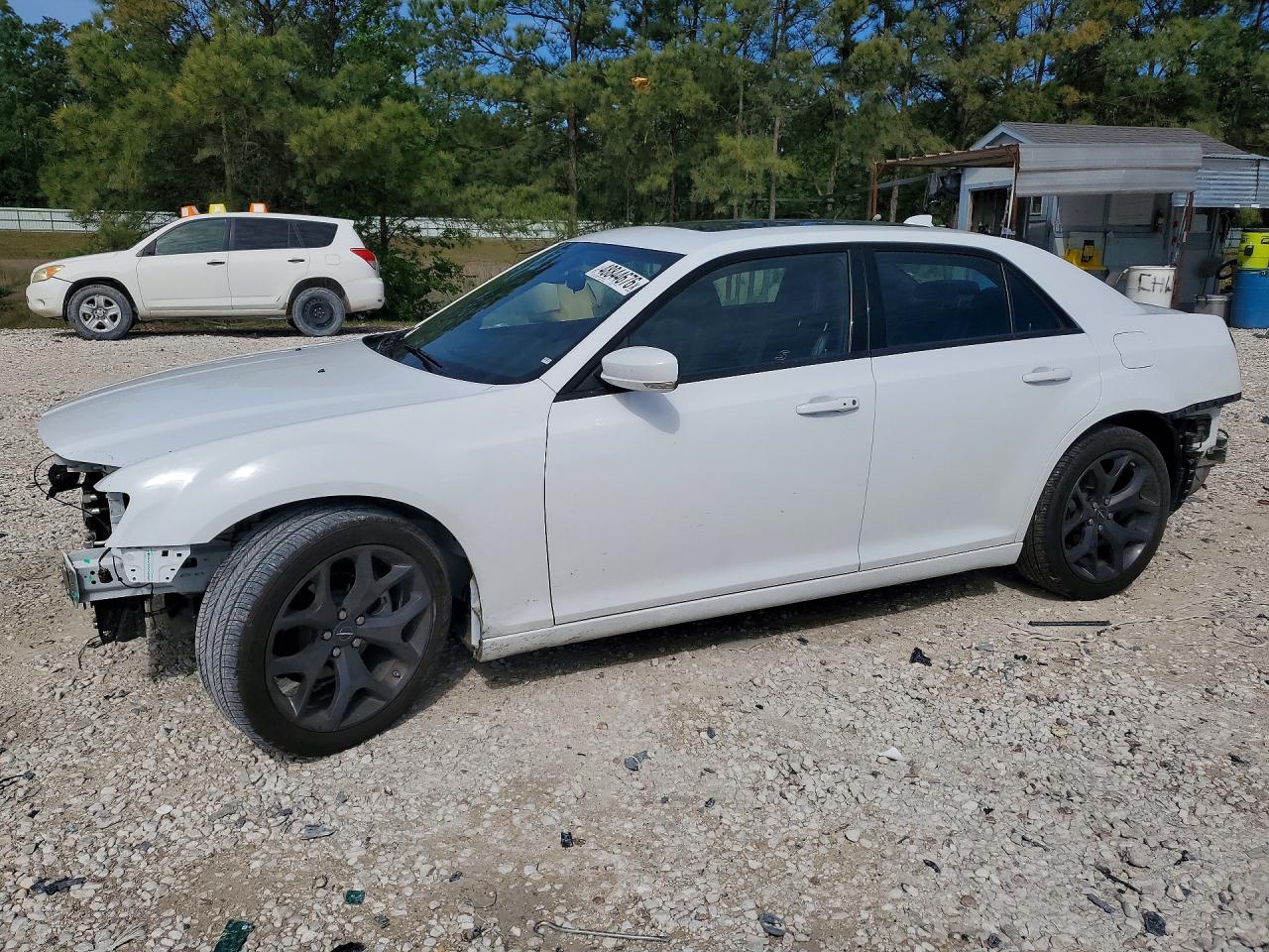 Salvage Chrysler 300 Image
