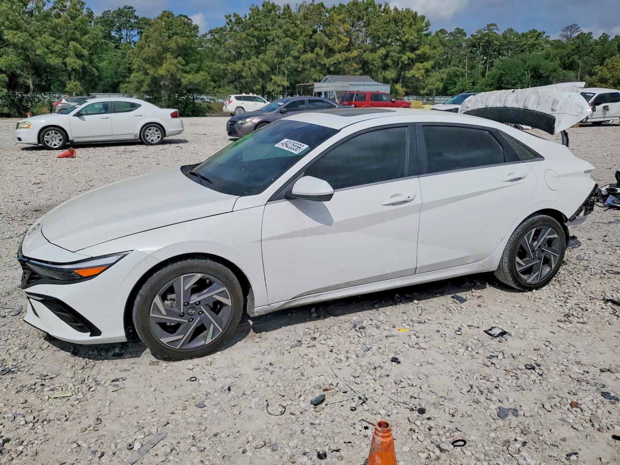 Salvage Hyundai ELANTRA Image