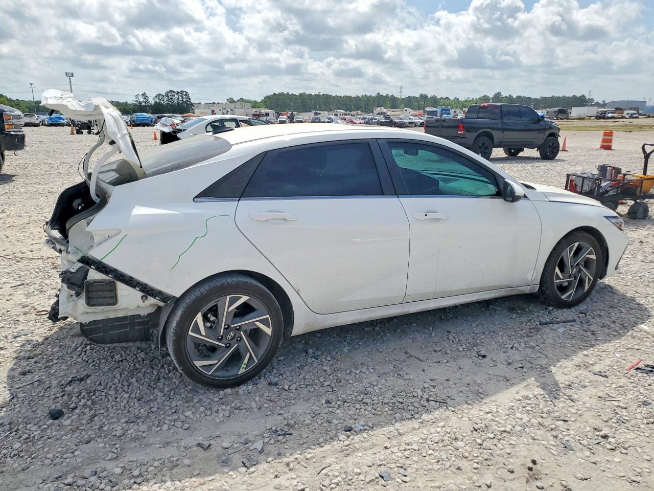 Hyundai ELANTRA Sel