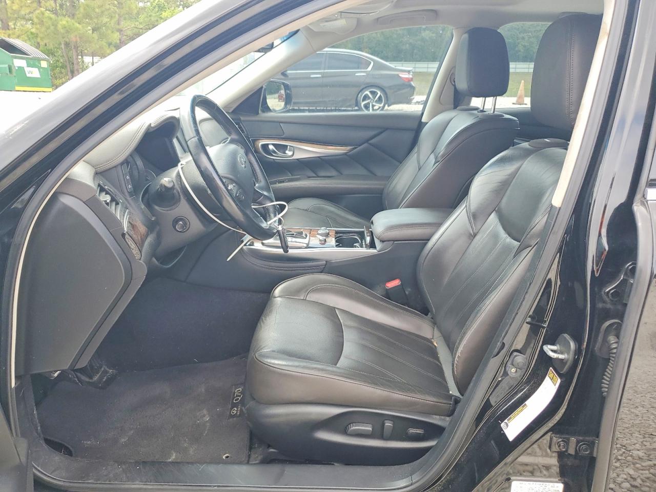 INFINITI Q70 3.7