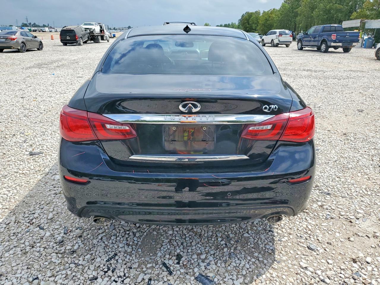 INFINITI Q70 3.7