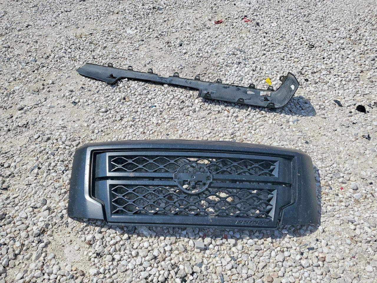 Nissan Titan Sv