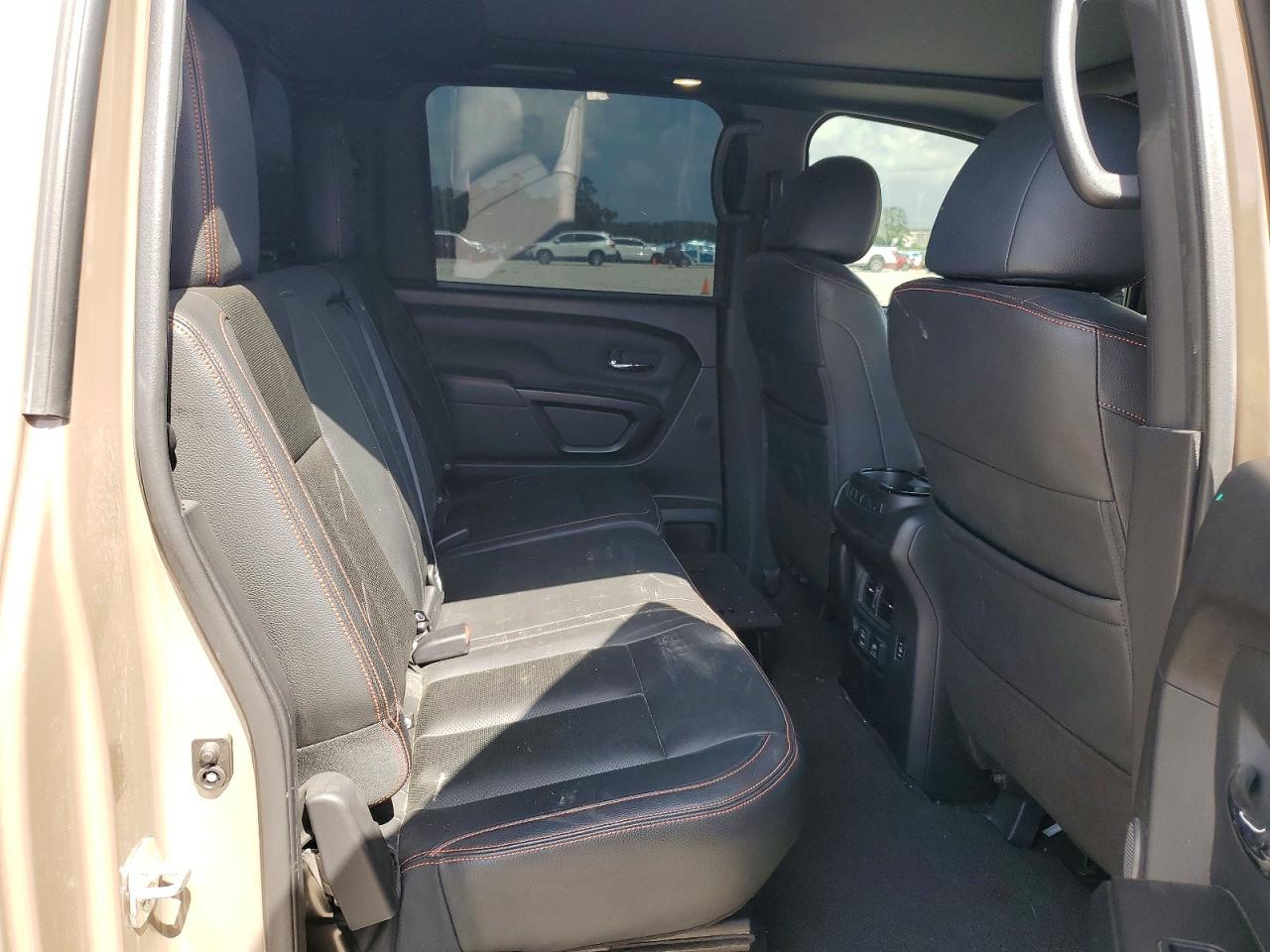 Nissan Titan Sv