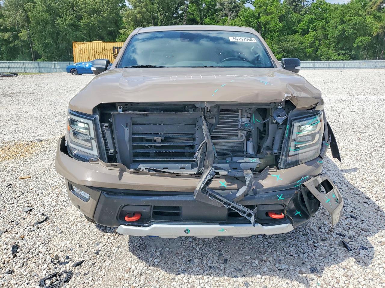 Nissan Titan Sv