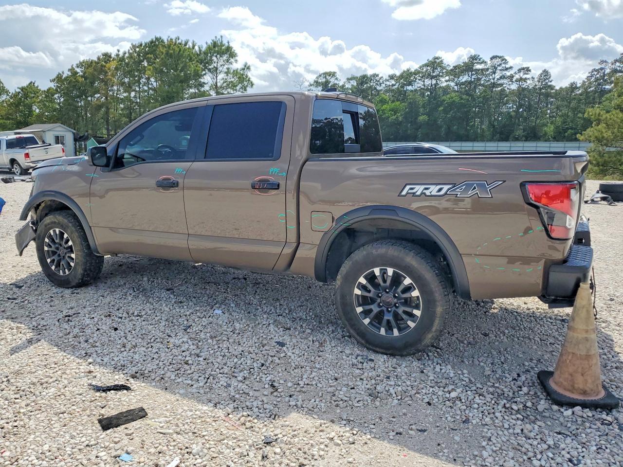 Nissan Titan Sv