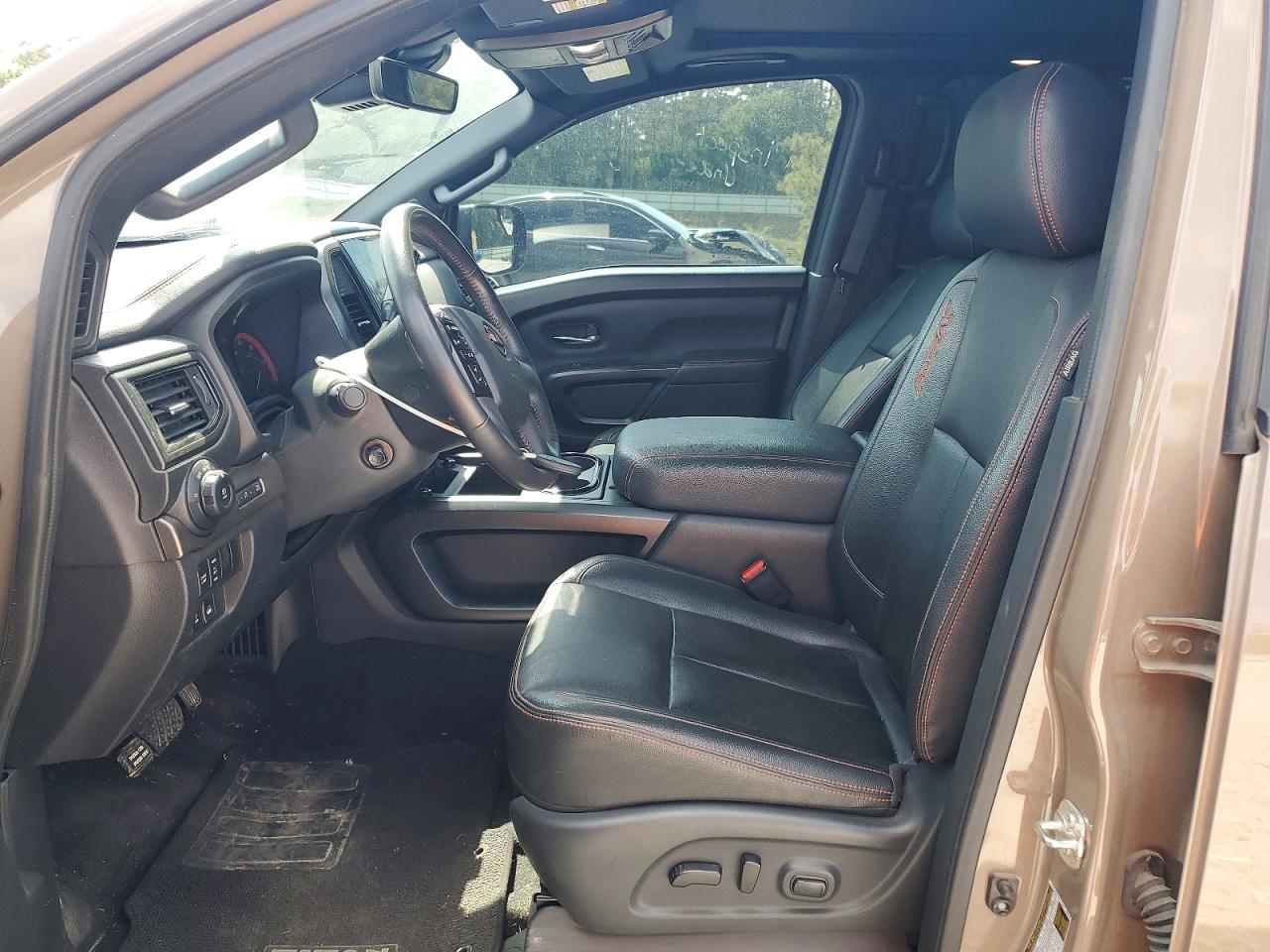 Nissan Titan Sv