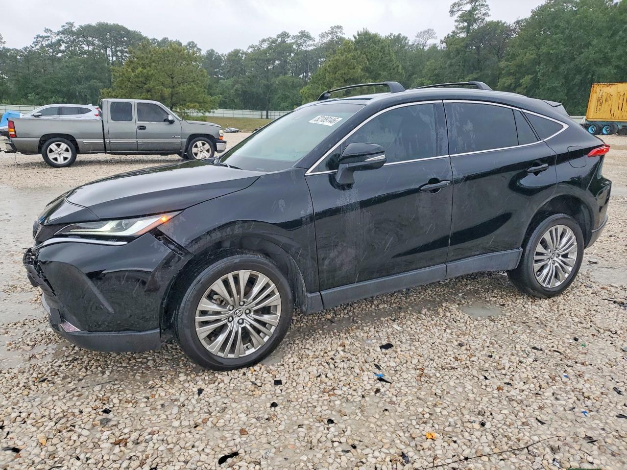 Salvage Toyota Venza Image