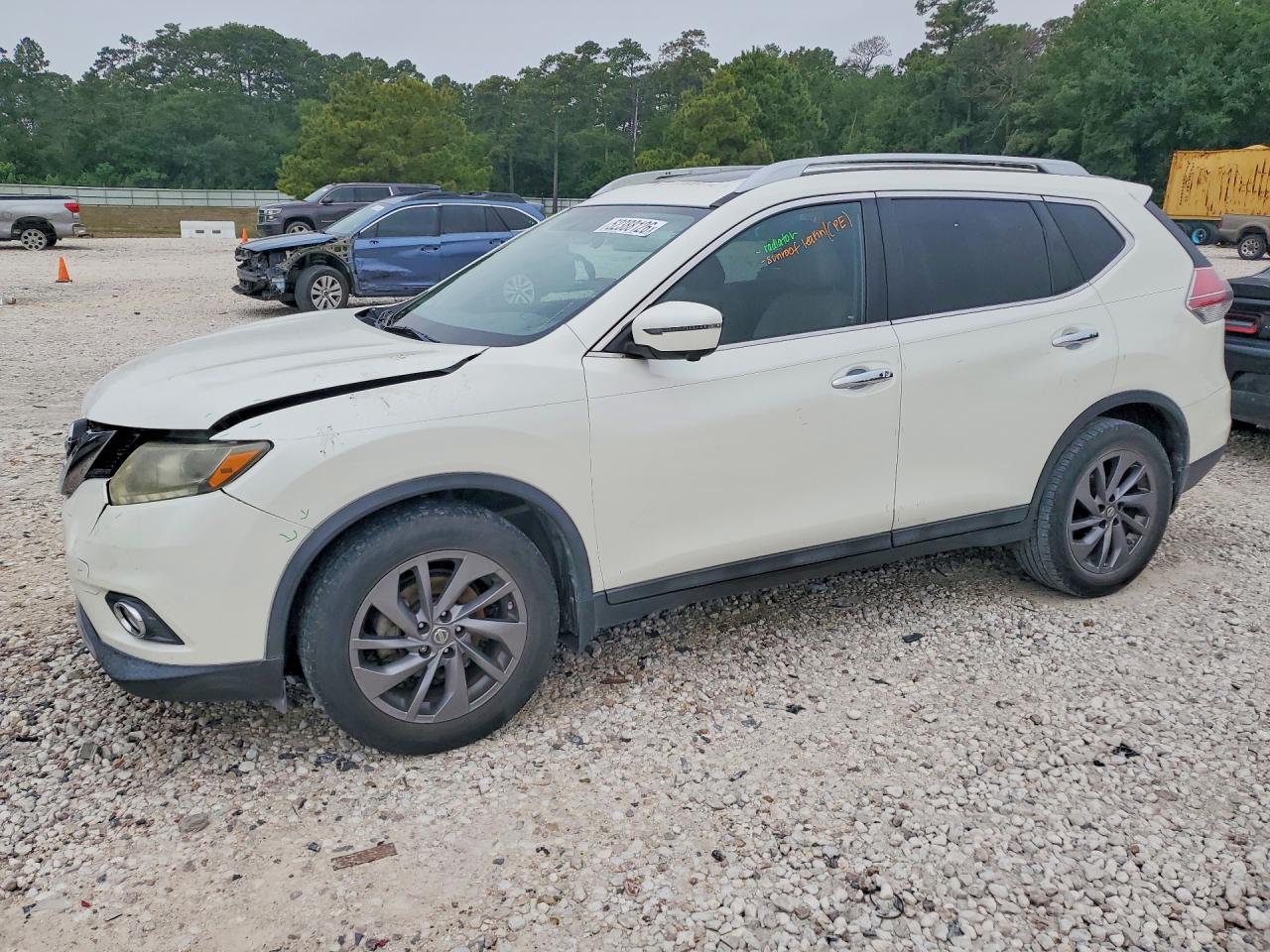 Salvage Nissan Rogue Image