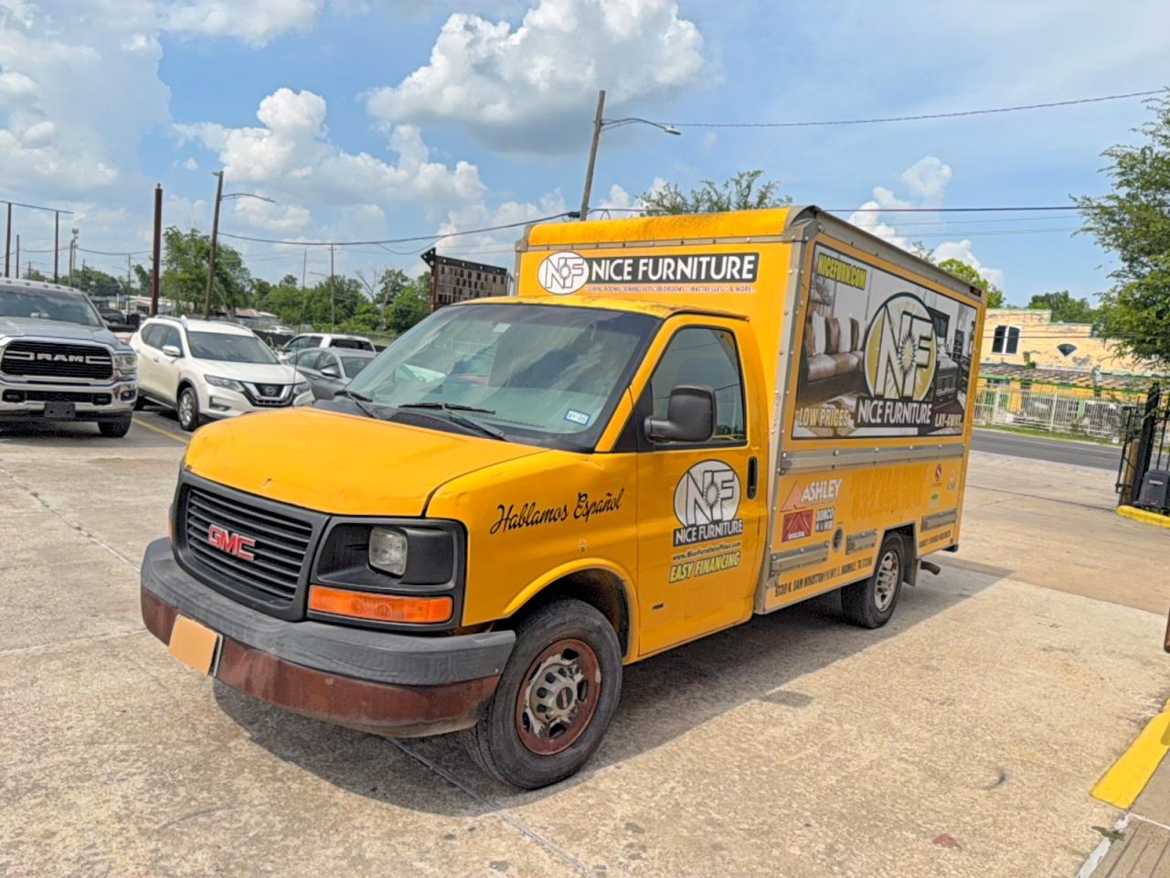 GMC Savana Cutaway G3500