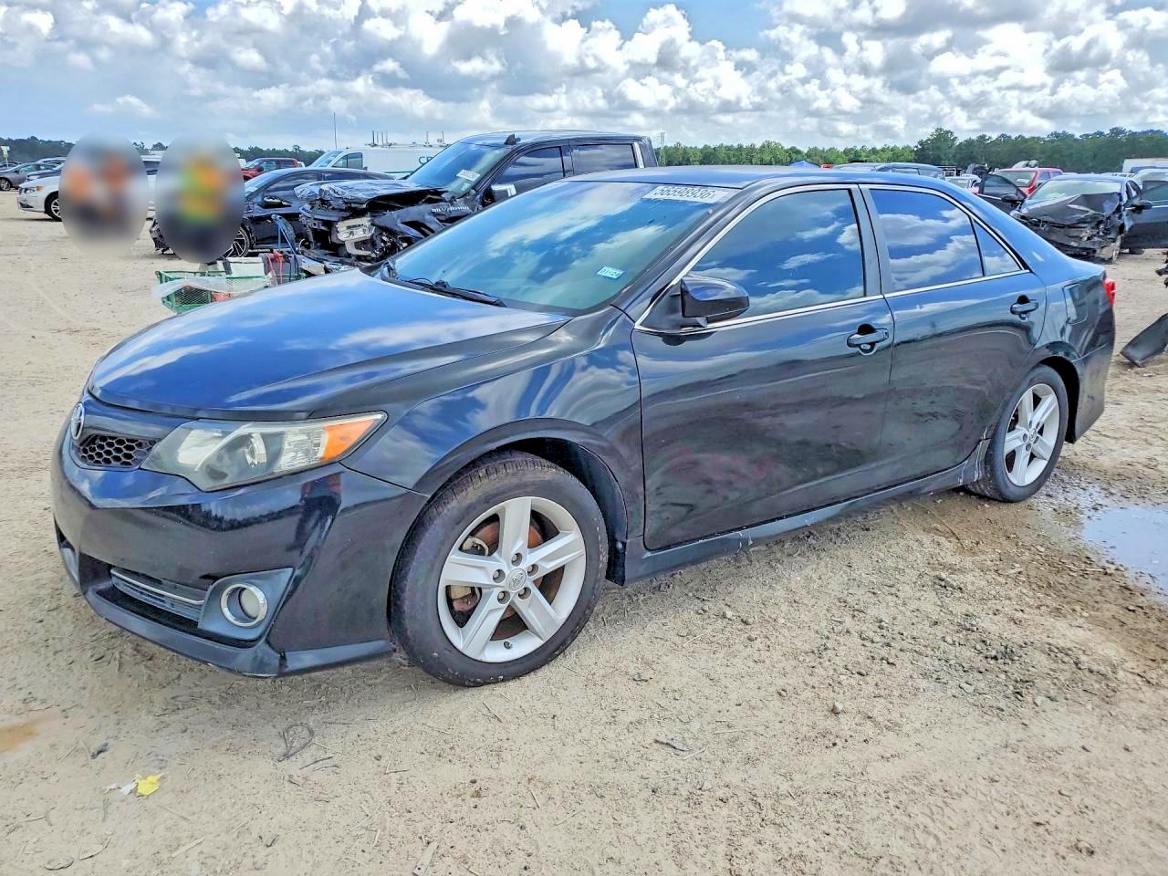 Salvage Toyota Camry Image