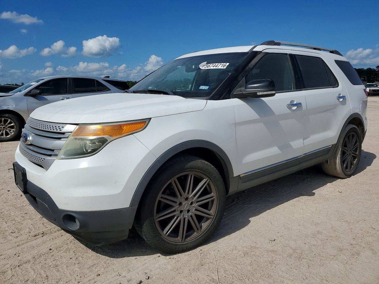 Salvage Ford Explorer Image