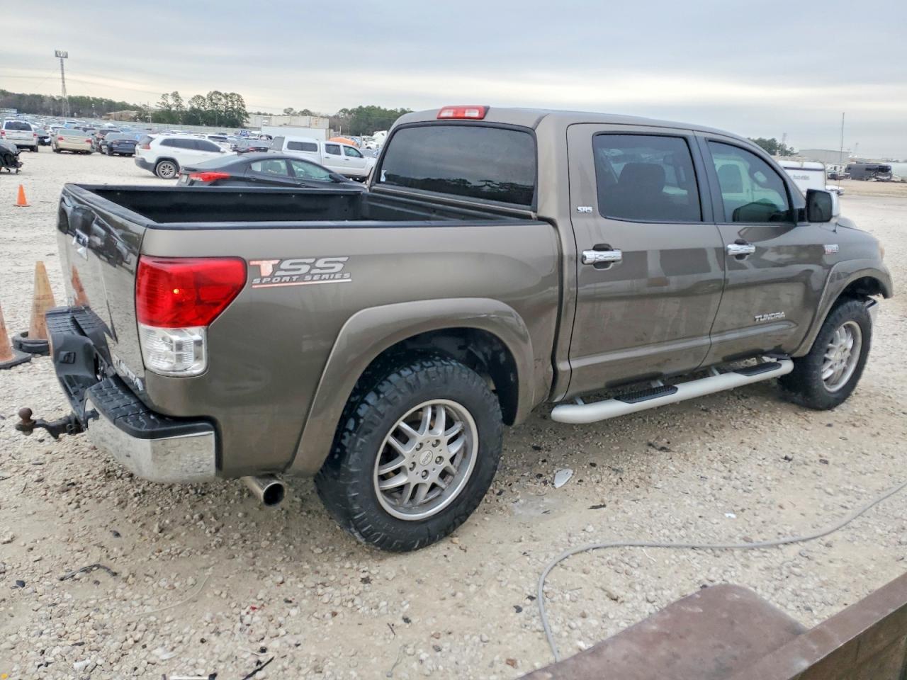 Toyota Tundra Crewmax Sr5
