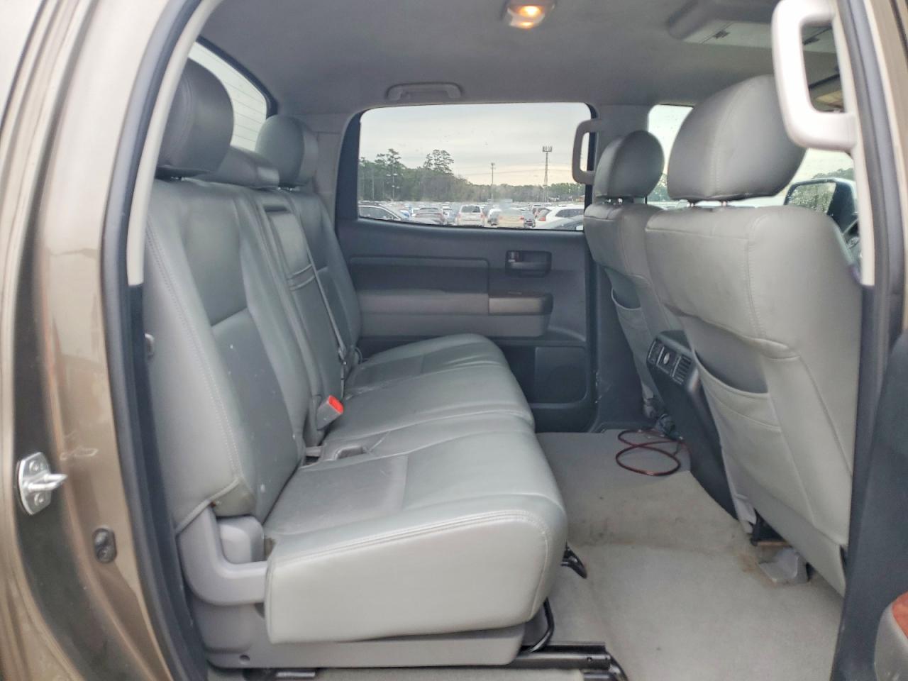 Toyota Tundra Crewmax Sr5