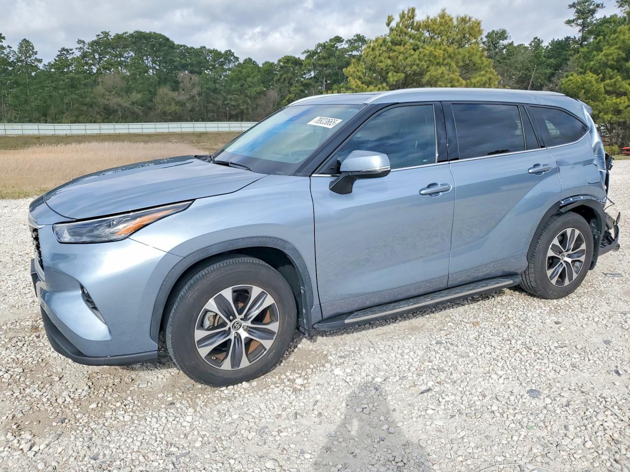 Salvage Toyota Highlander Image