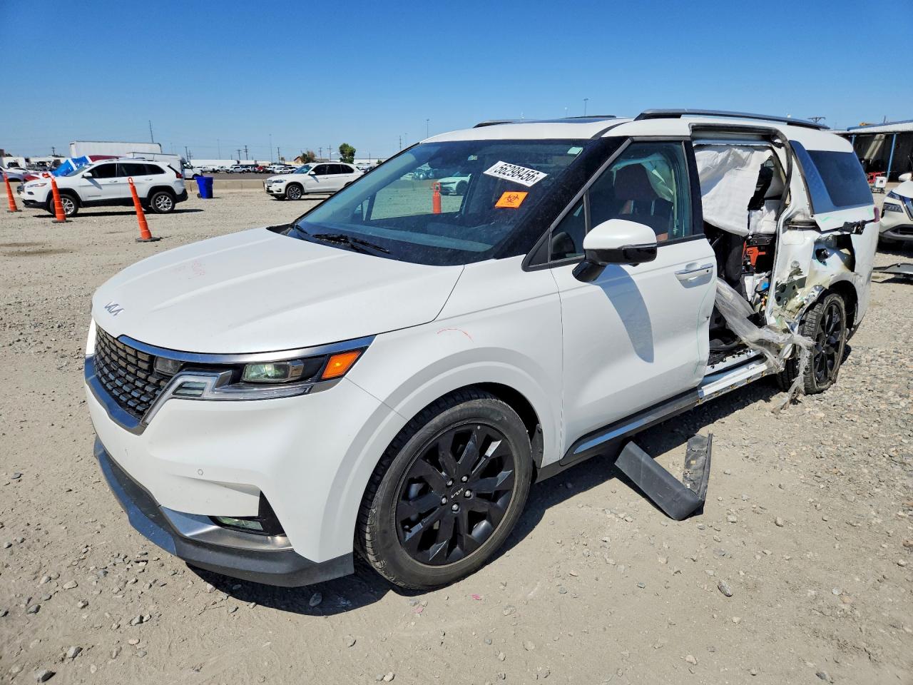 Salvage Kia Carnival Image
