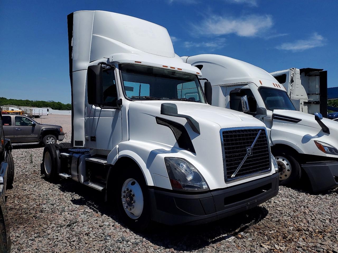 Salvage Volvo Vn Image