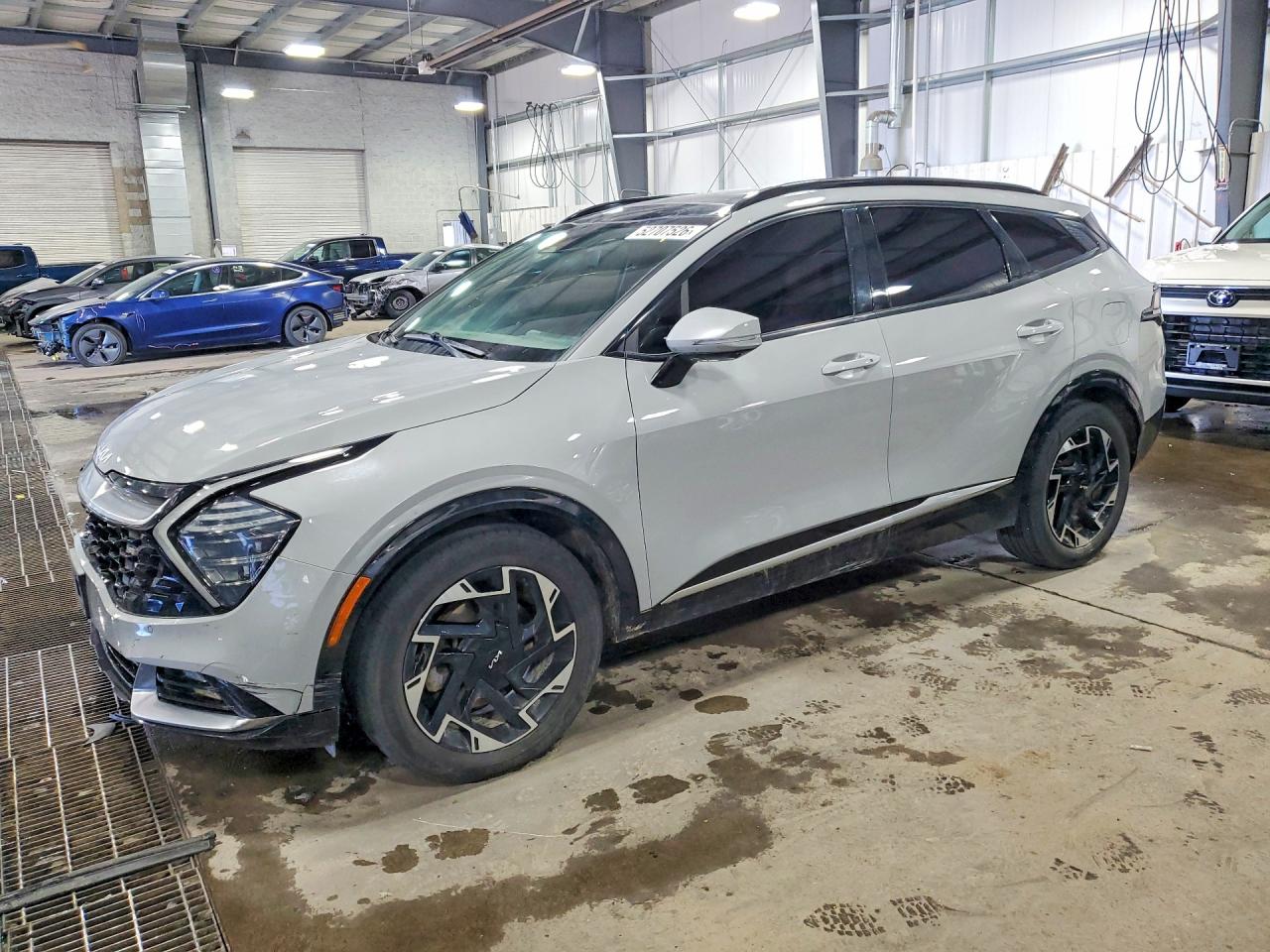 Salvage Kia Sportage Image