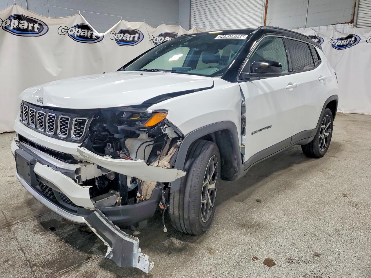 Salvage Jeep Compass Image
