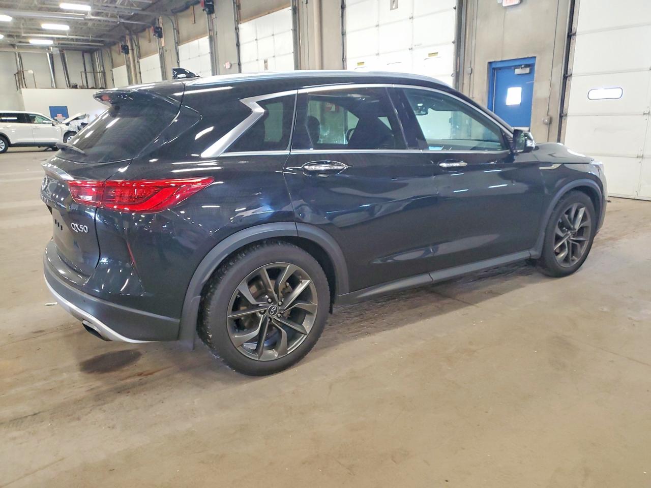 INFINITI Qx Essential