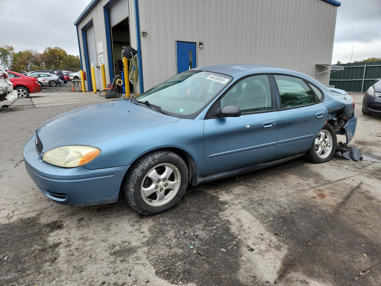Salvage Ford Taurus Image