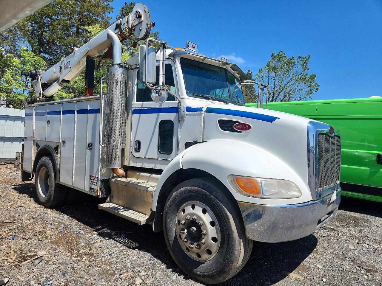 Salvage Peterbilt 337 Image