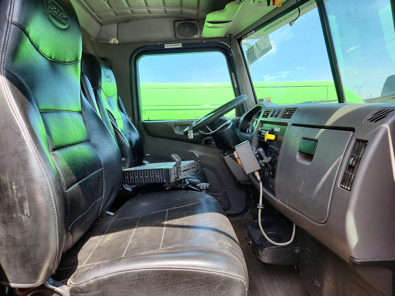 Peterbilt 337