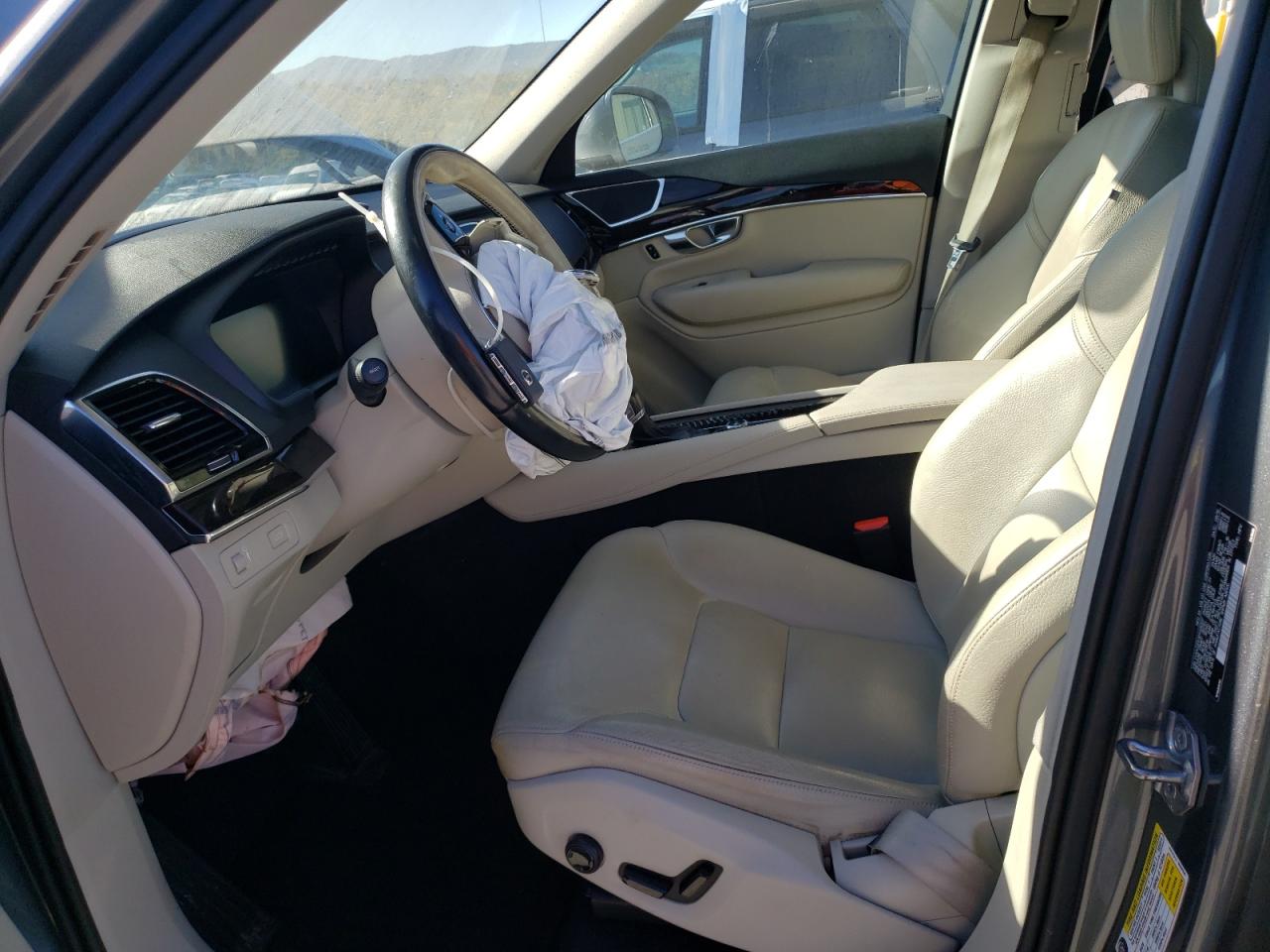 Volvo XC90 T6