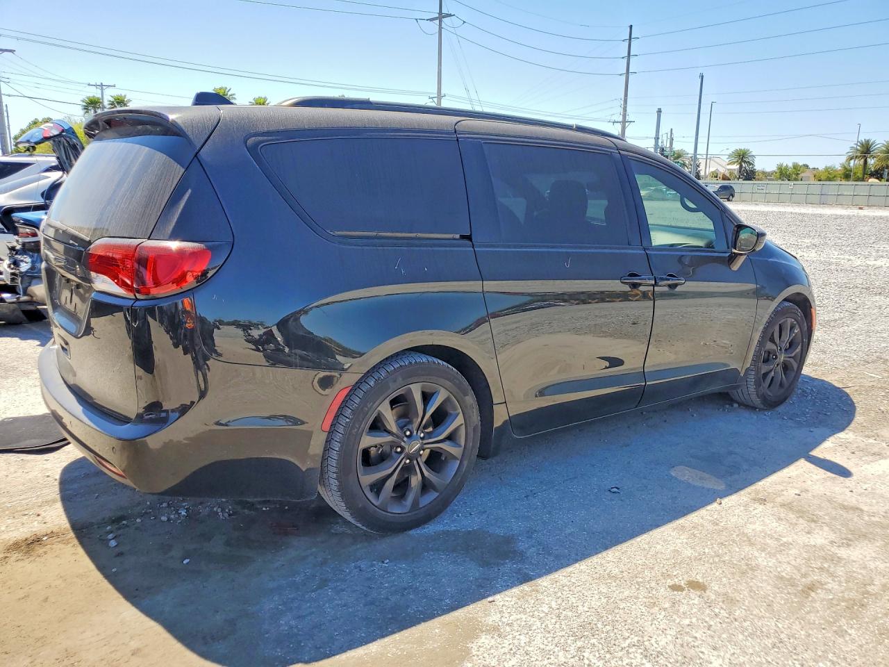 Chrysler Pacifica Touring L