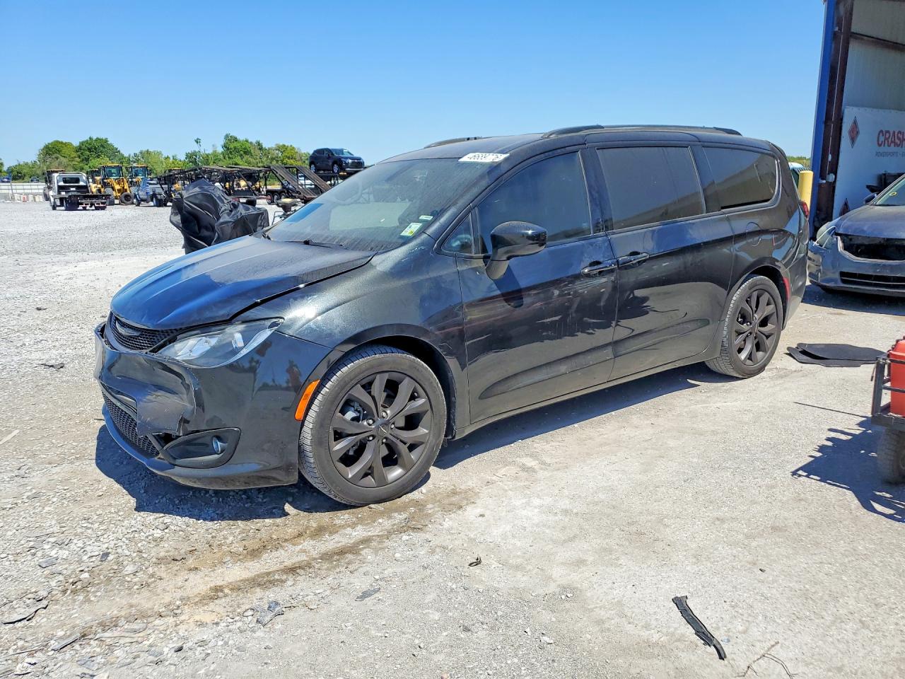 Salvage Chrysler Pacifica Image