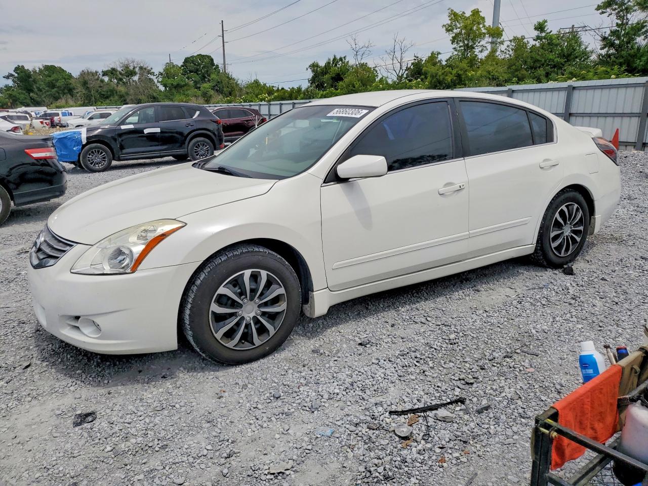 Salvage Nissan Altima Image