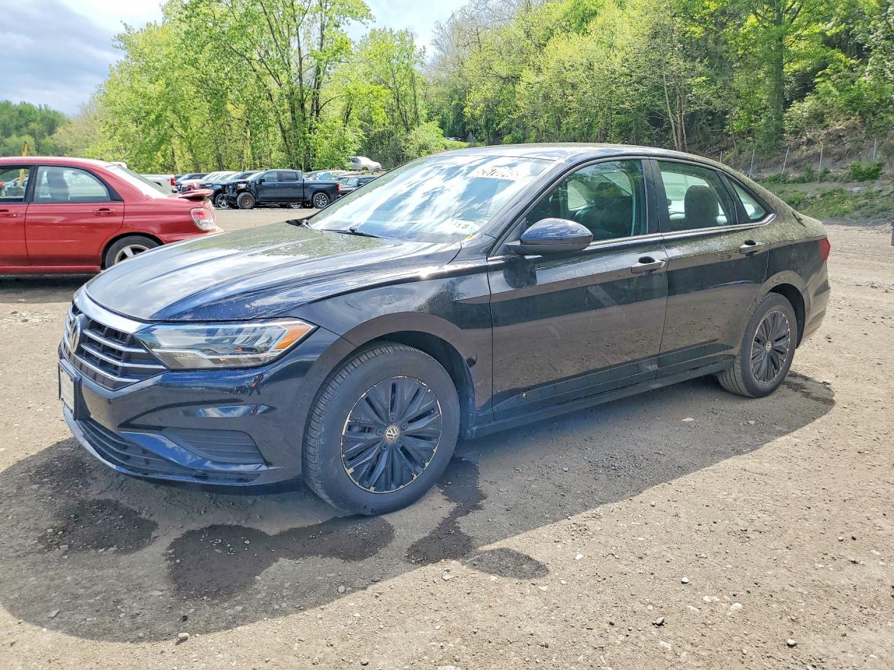 Salvage Volkswagen Jetta Image