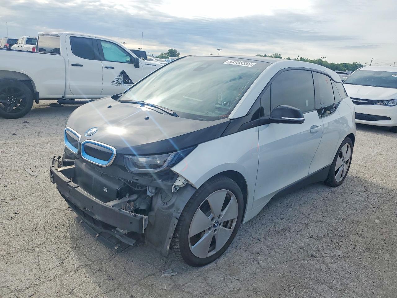 Salvage BMW i-Series Image