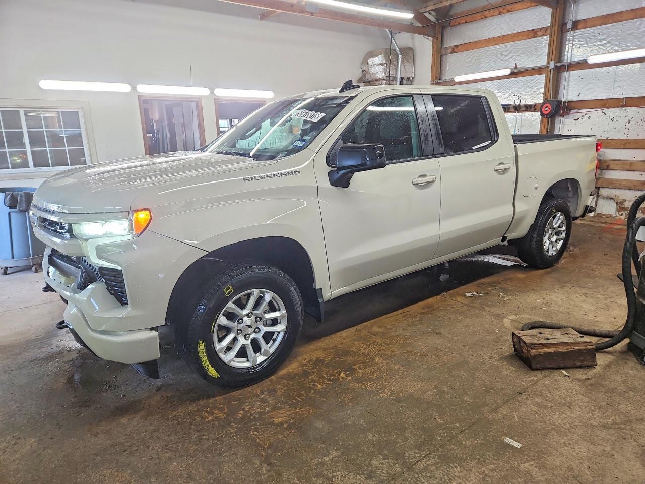 Salvage Chevrolet Silverado Image