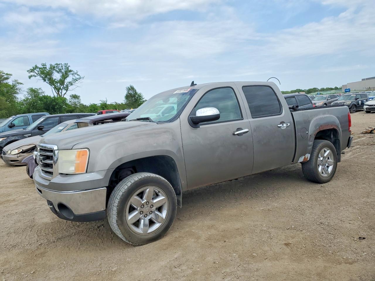 Salvage GMC Sierra Image