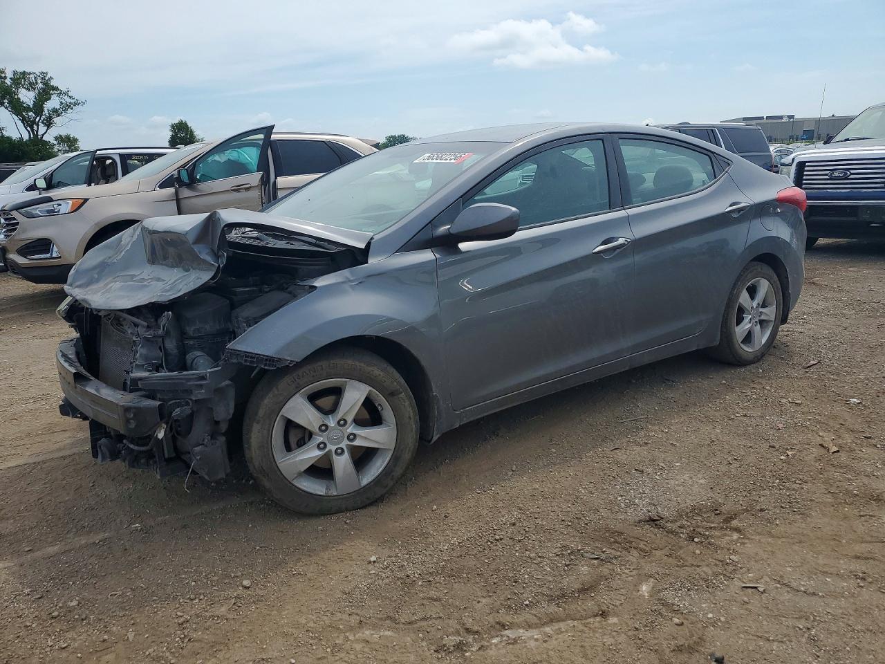 Salvage Hyundai ELANTRA Image