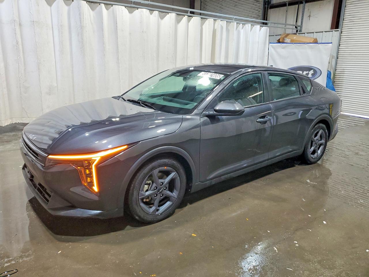 Salvage Kia K4 Image