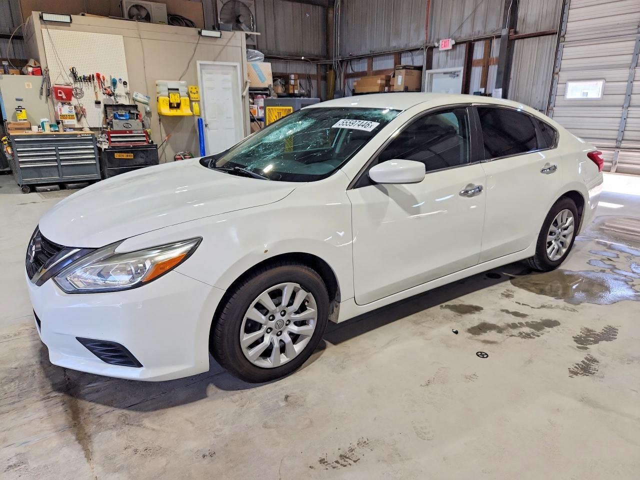 Salvage Nissan Altima Image