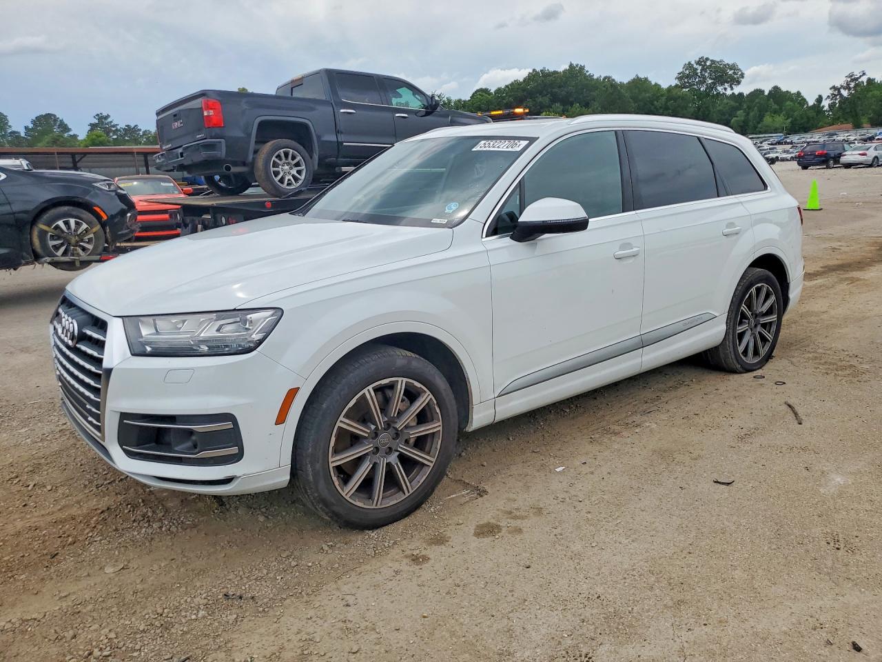 Salvage Audi Q7 Image