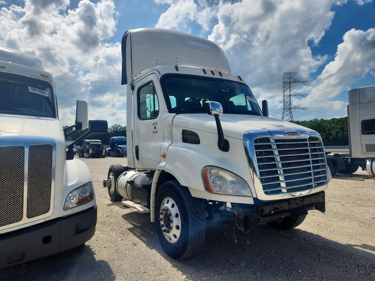 Salvage Freightliner Cascadia Image
