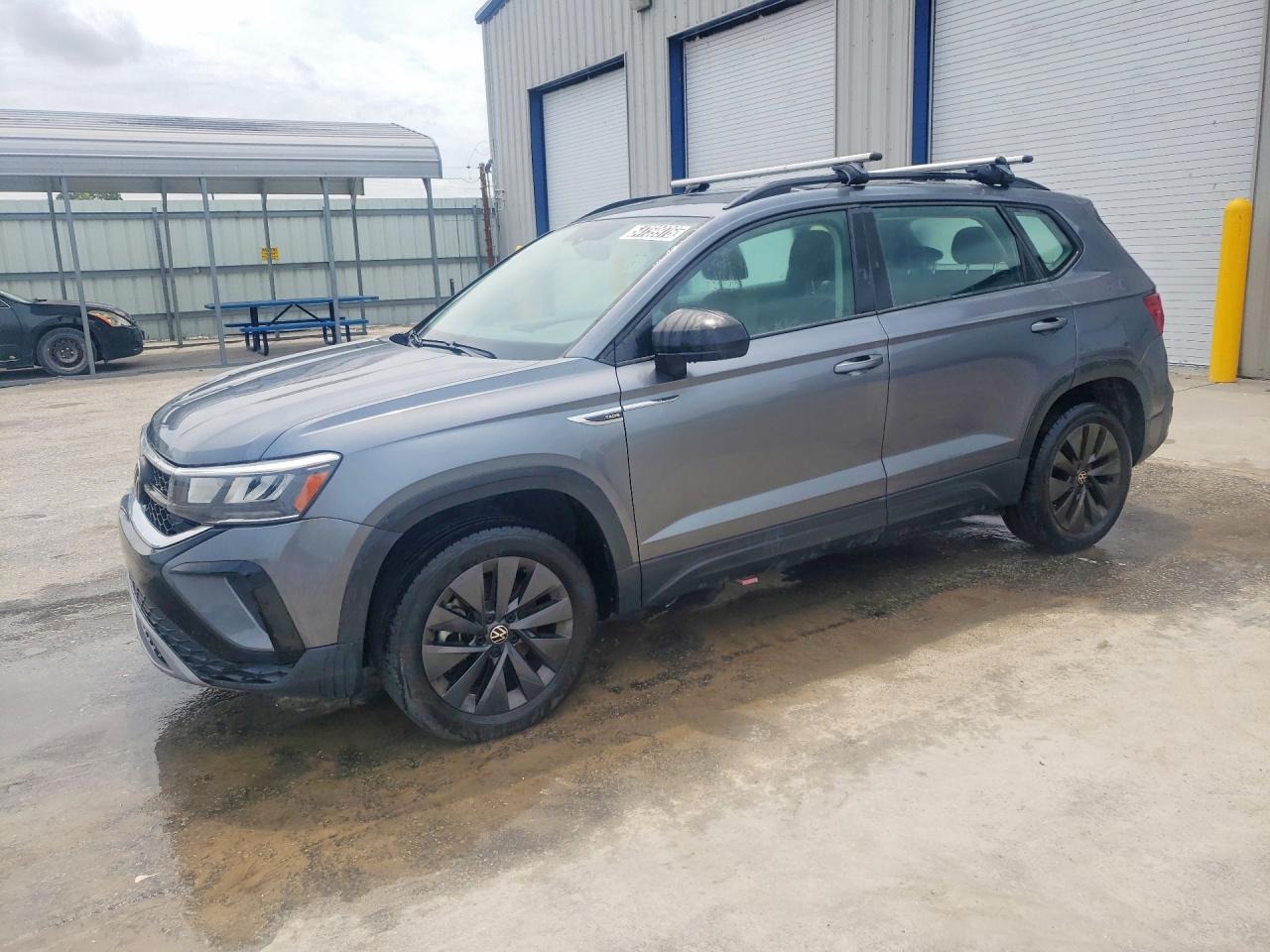 Salvage Volkswagen Taos Image
