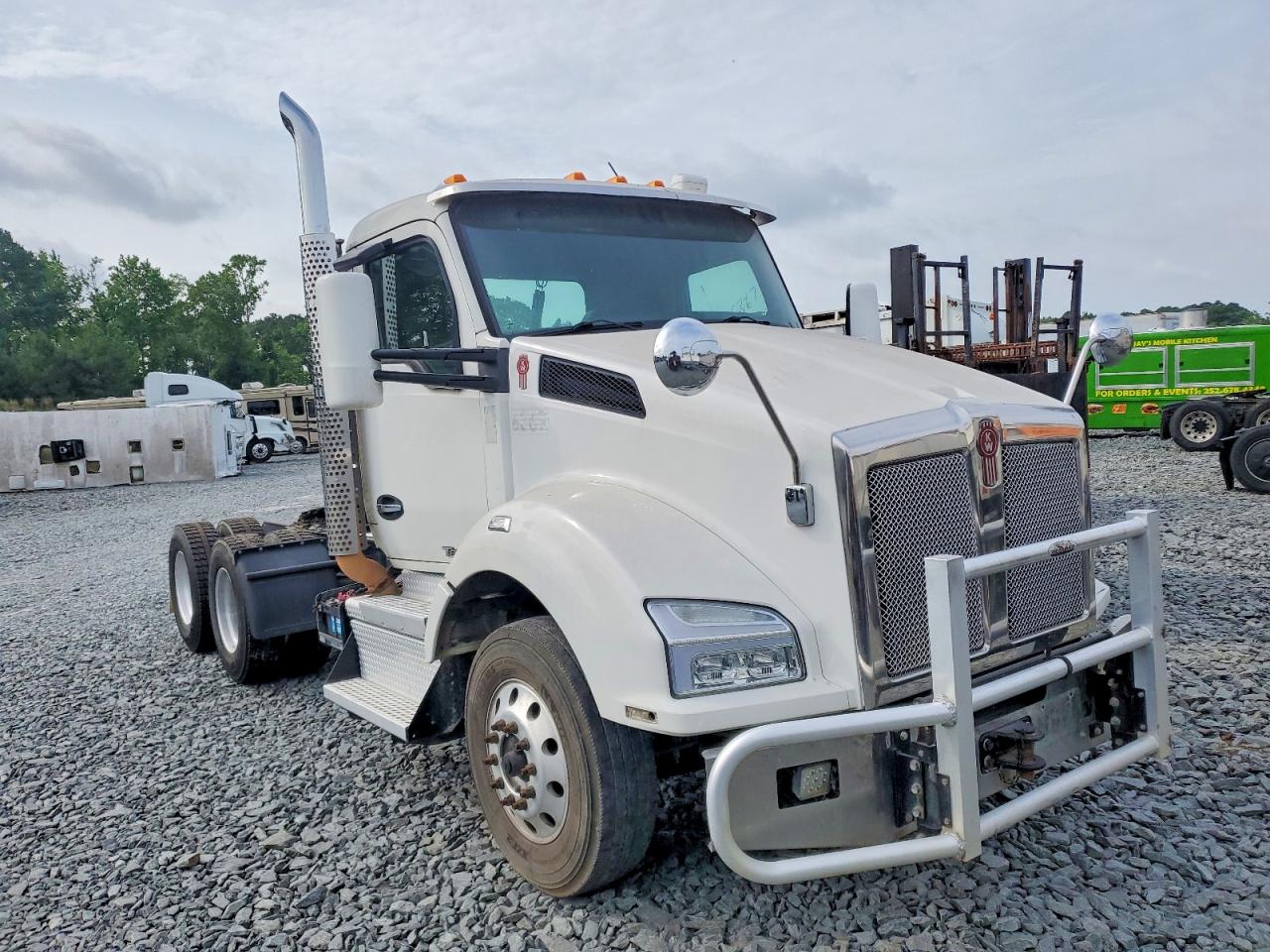 Salvage Kenworth Construction Image