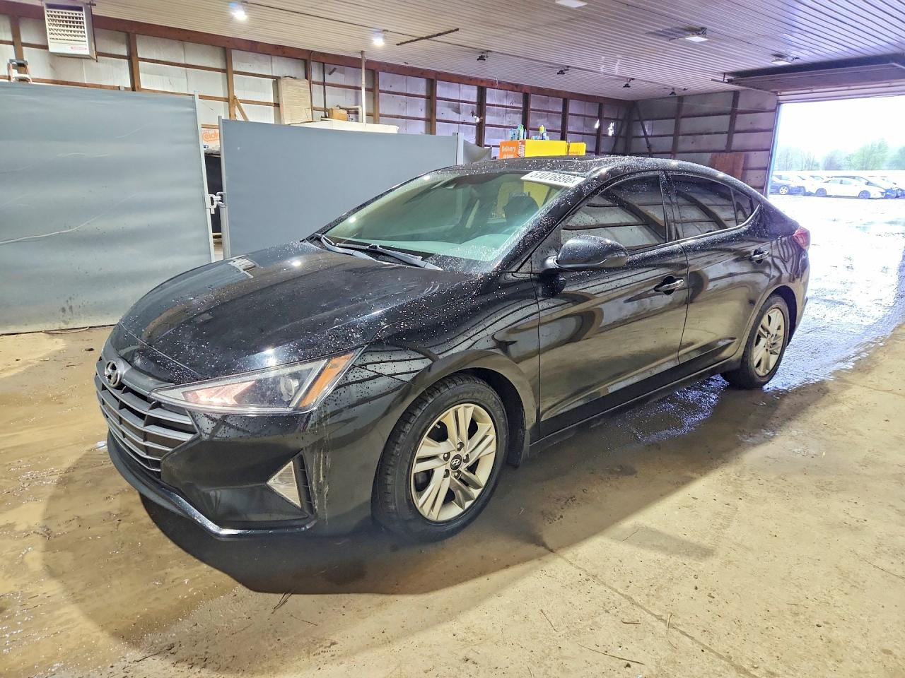 Salvage Hyundai ELANTRA Image