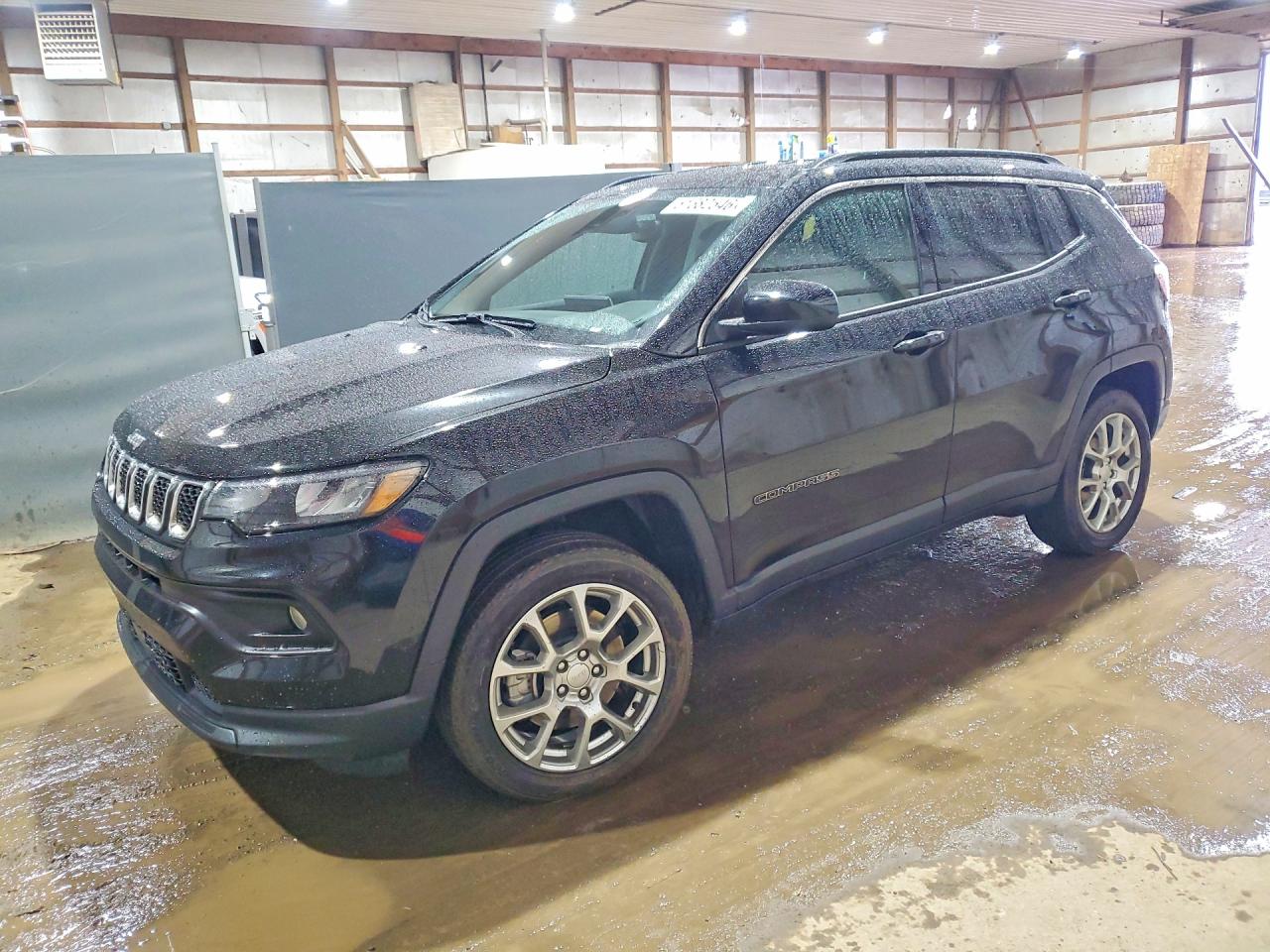 Salvage Jeep Compass Image