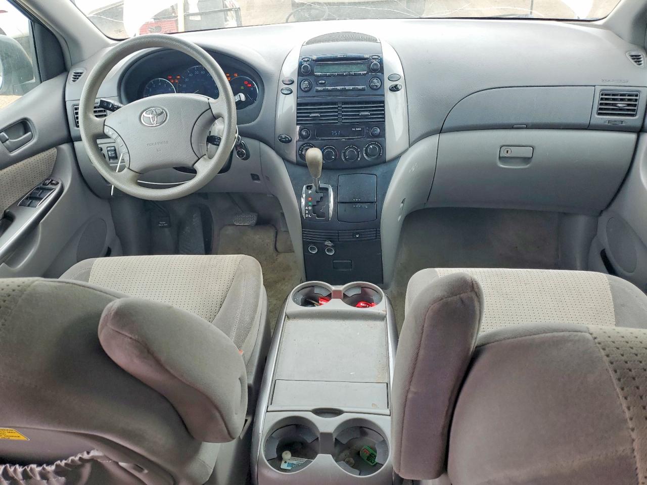 Toyota Sienna Le 8-passenger