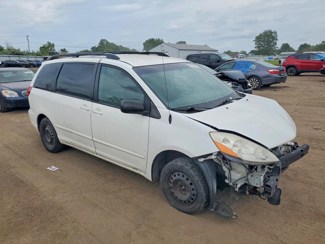 Toyota Sienna Le 8-passenger