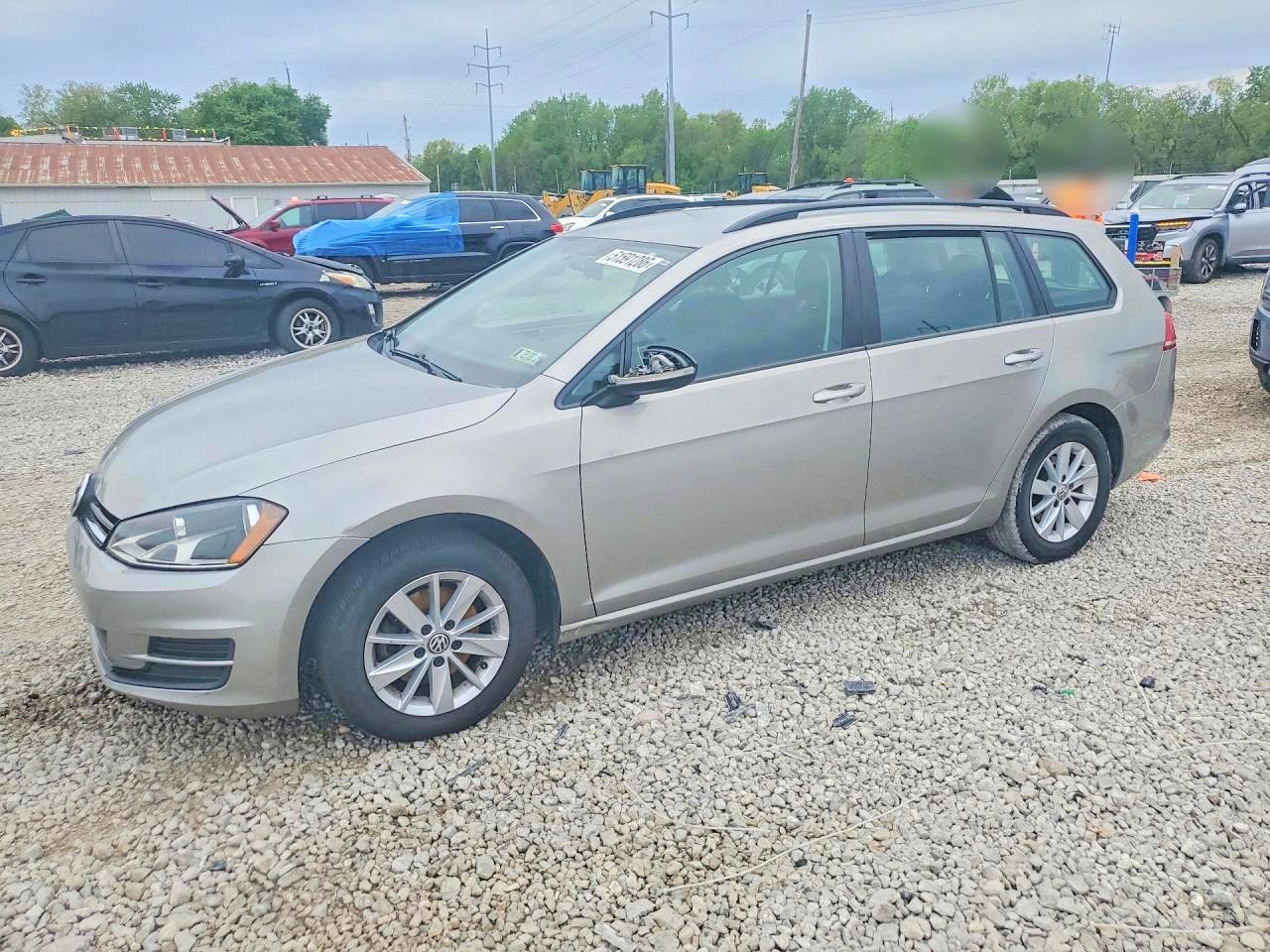 Salvage Volkswagen Golf Image