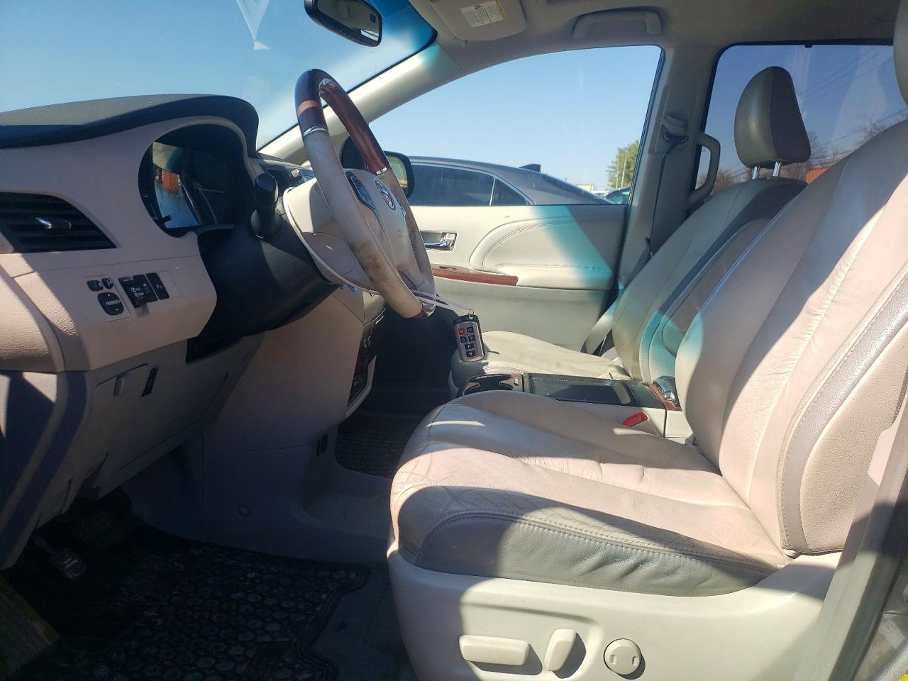 Toyota Sienna Xle 7-passenger