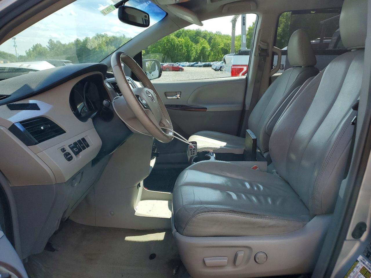 Toyota Sienna Xle 7-passenger
