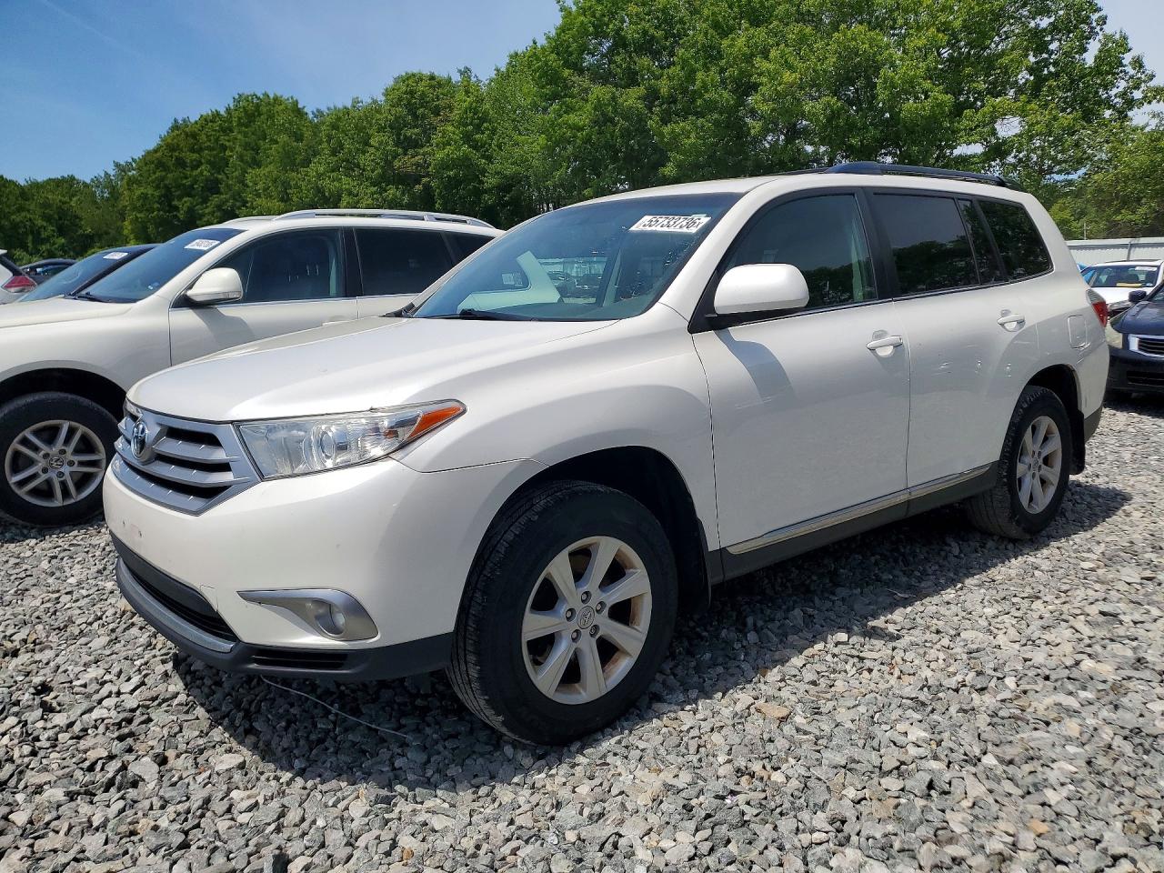 Salvage Toyota Highlander Image